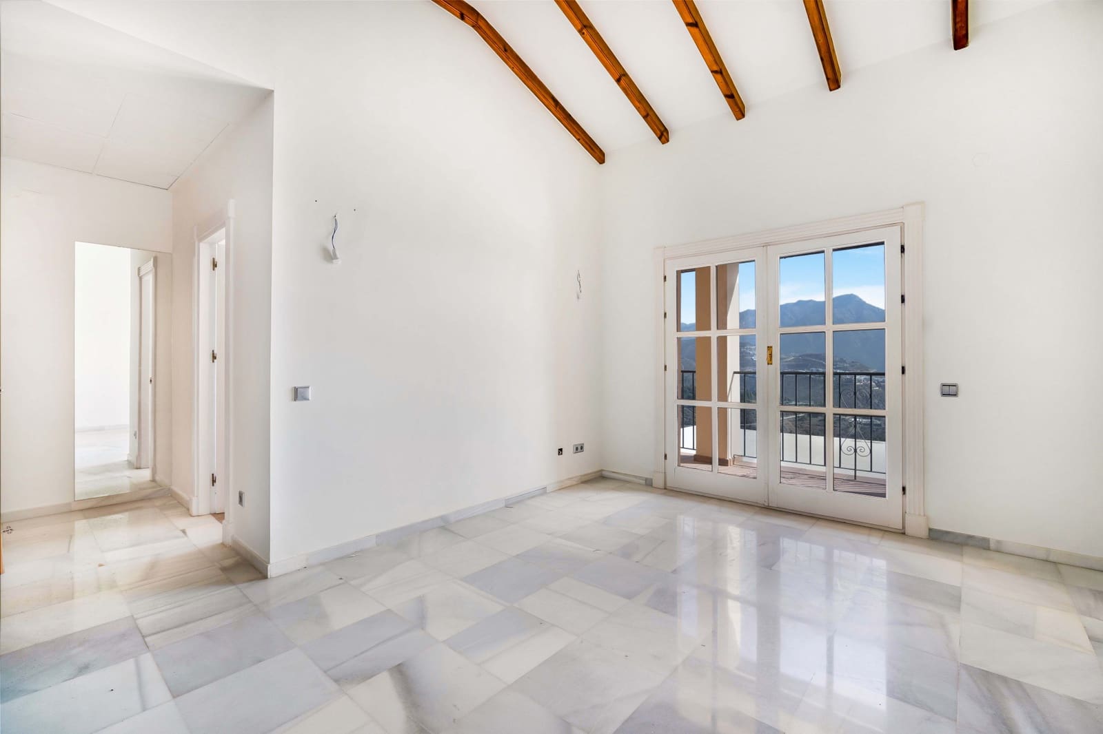 7 soverom Villa til salgs i El Madronal med svømmebasseng garasje - € 3 850 000 (Ref: 8181591)