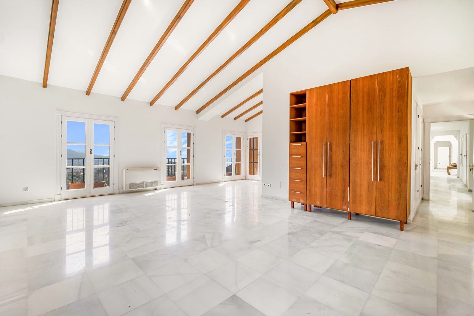 7 soverom Villa til salgs i El Madronal med svømmebasseng garasje - € 3 850 000 (Ref: 8181591)