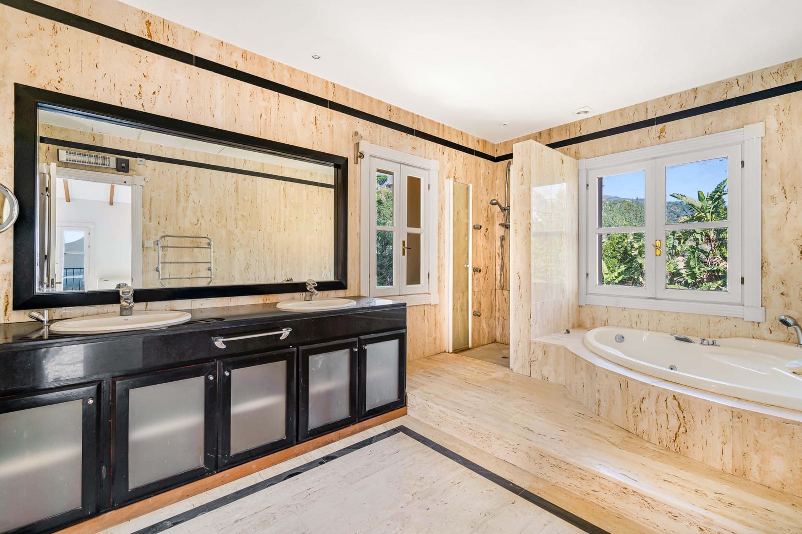 7 soverom Villa til salgs i El Madronal med svømmebasseng garasje - € 3 850 000 (Ref: 8181591)