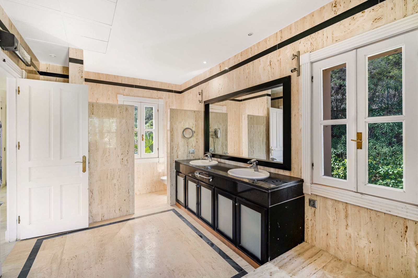 7 soverom Villa til salgs i El Madronal med svømmebasseng garasje - € 3 850 000 (Ref: 8181591)