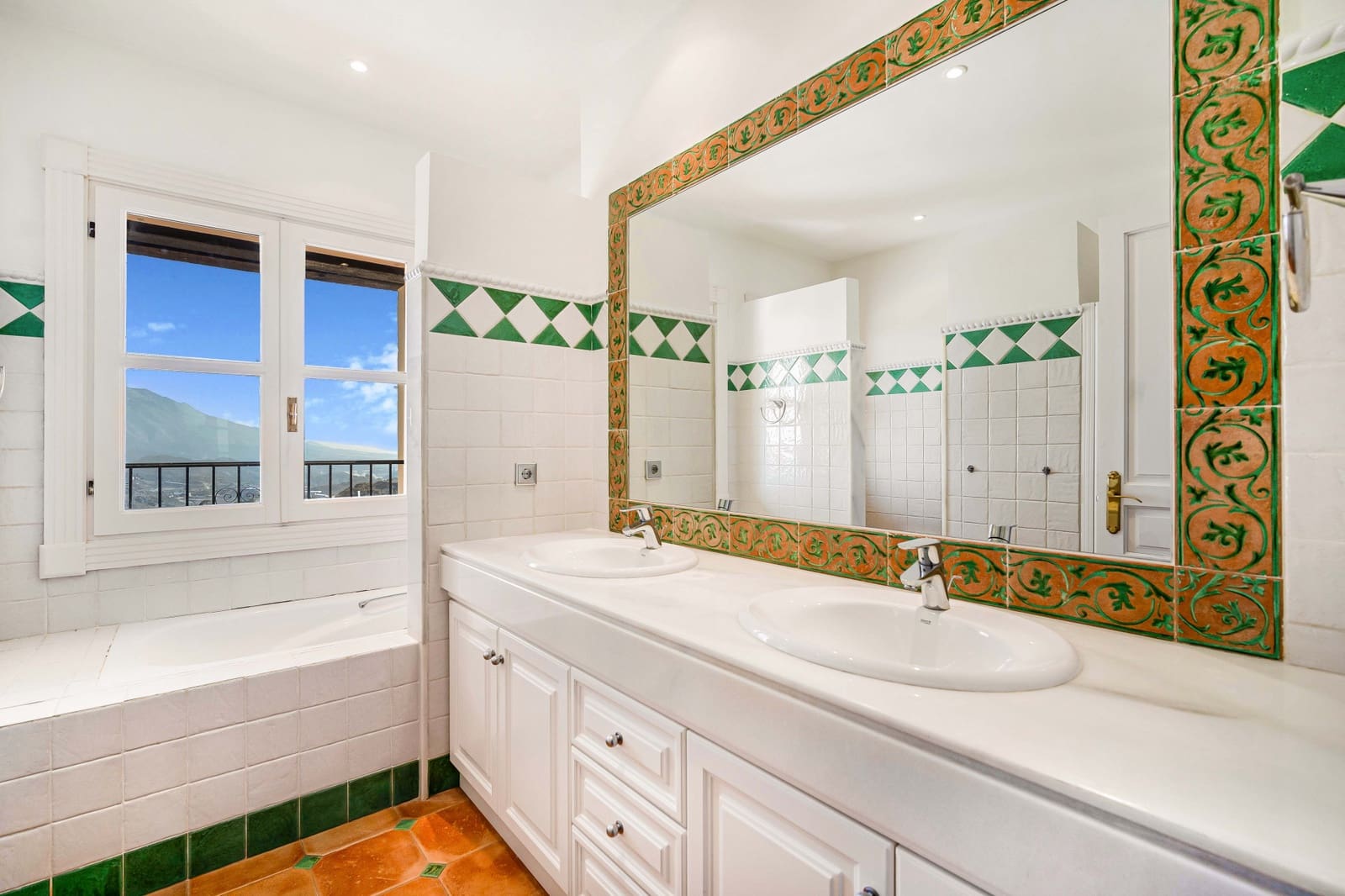 7 soverom Villa til salgs i El Madronal med svømmebasseng garasje - € 3 850 000 (Ref: 8181591)