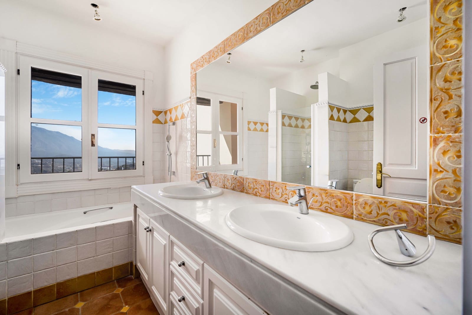 7 soverom Villa til salgs i El Madronal med svømmebasseng garasje - € 3 850 000 (Ref: 8181591)