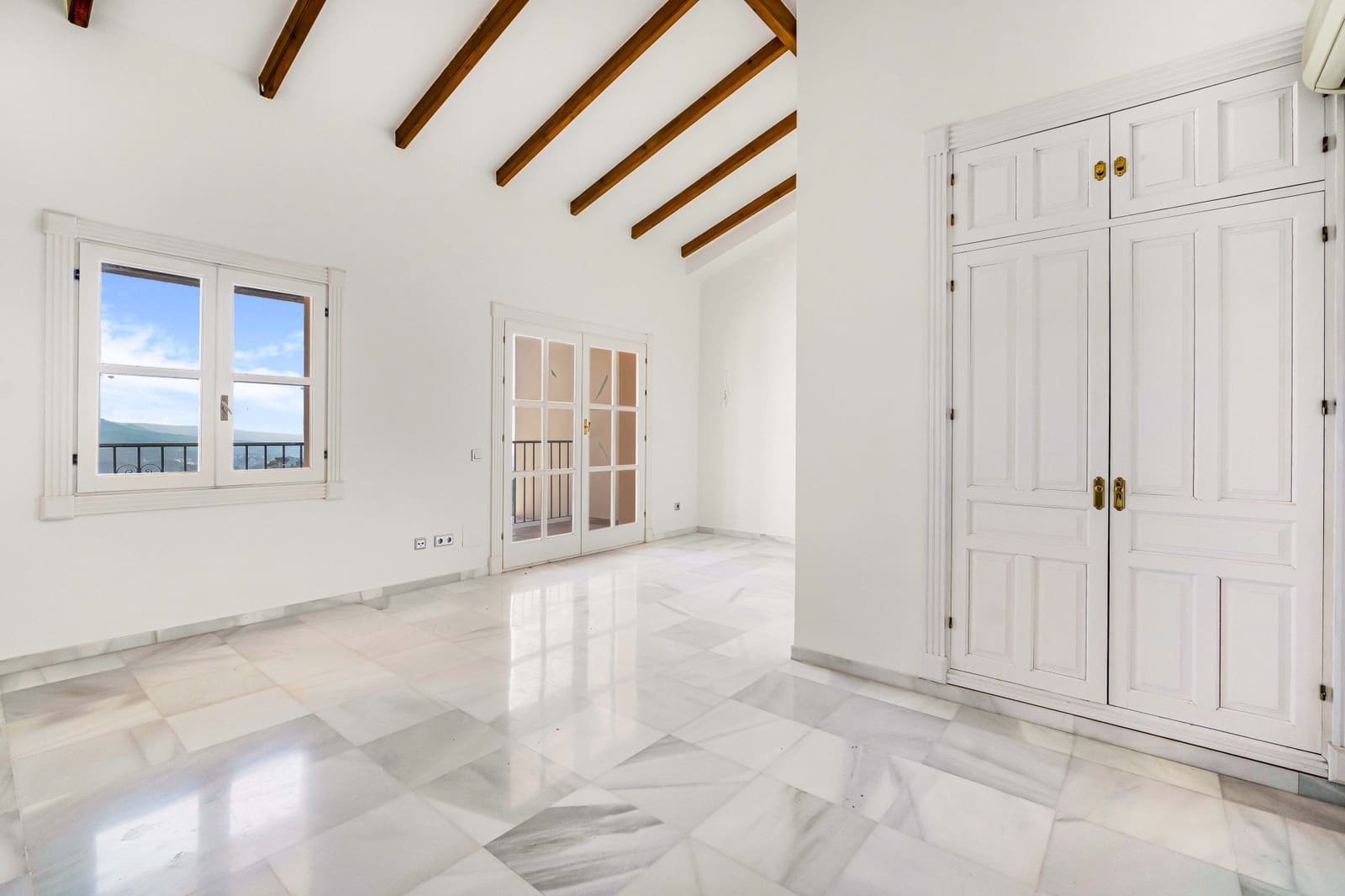 7 soverom Villa til salgs i El Madronal med svømmebasseng garasje - € 3 850 000 (Ref: 8181591)