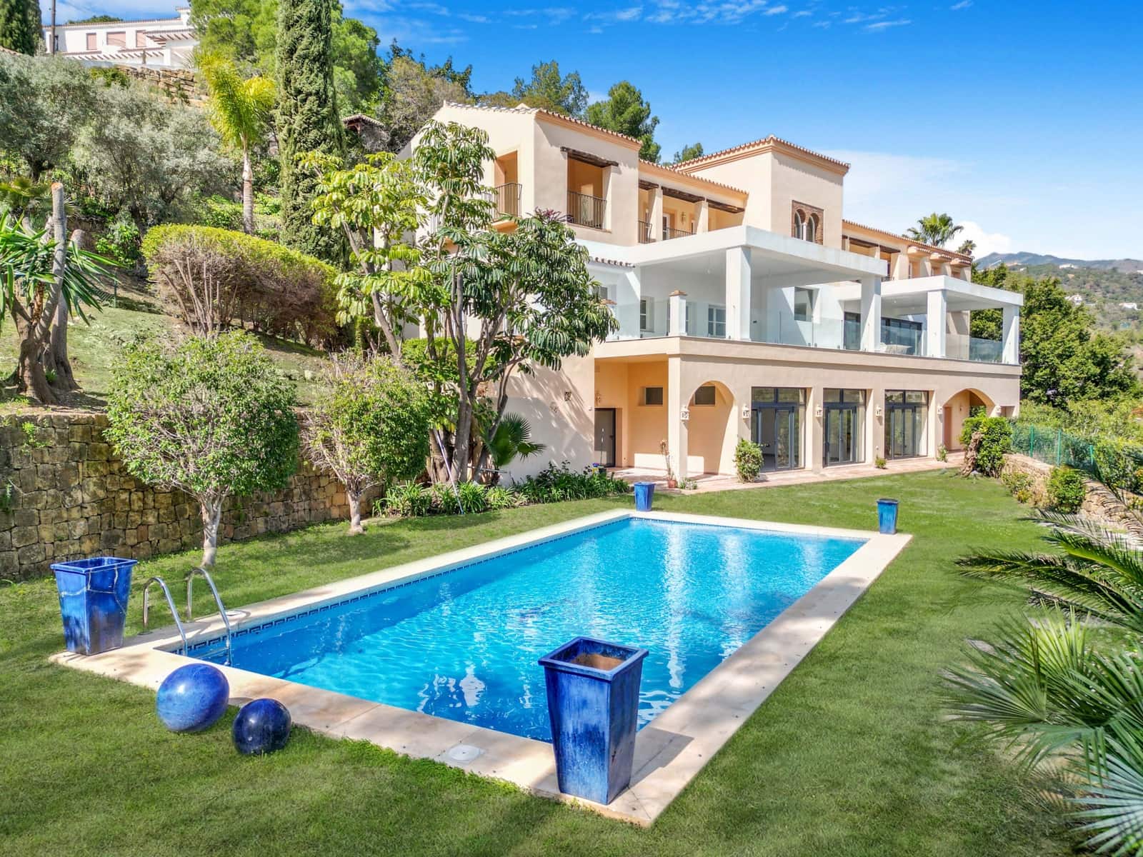 7 soverom Villa til salgs i El Madronal med svømmebasseng garasje - € 3 850 000 (Ref: 8181591)