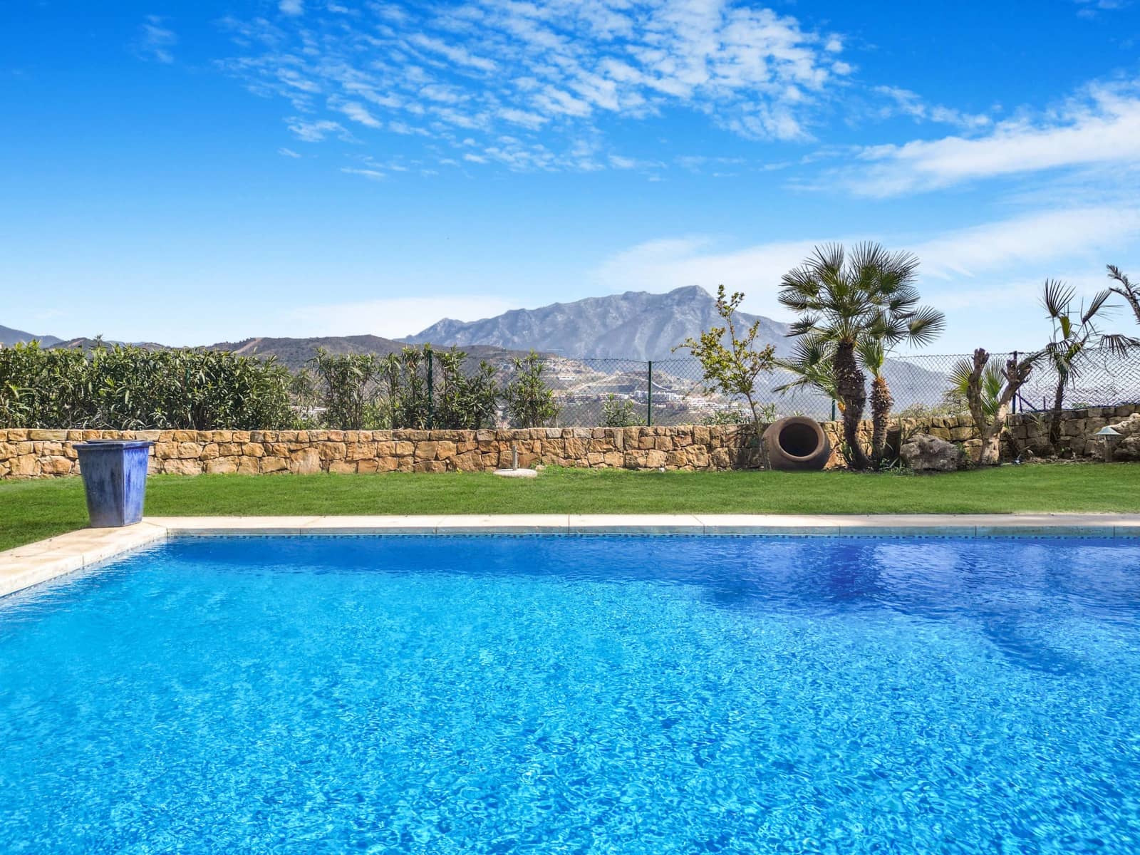 7 soverom Villa til salgs i El Madronal med svømmebasseng garasje - € 3 850 000 (Ref: 8181591)