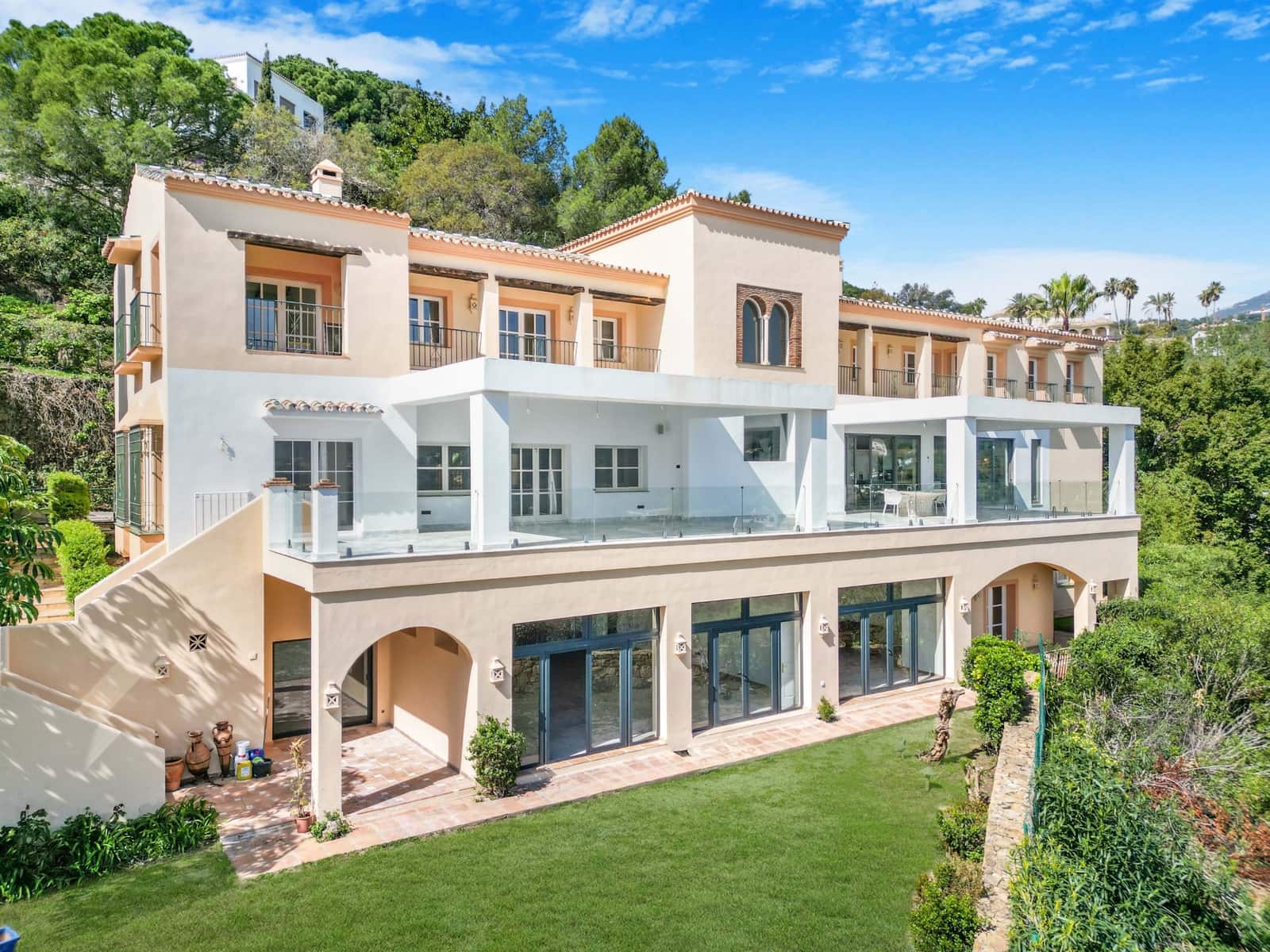 7 soverom Villa til salgs i El Madronal med svømmebasseng garasje - € 3 850 000 (Ref: 8181591)