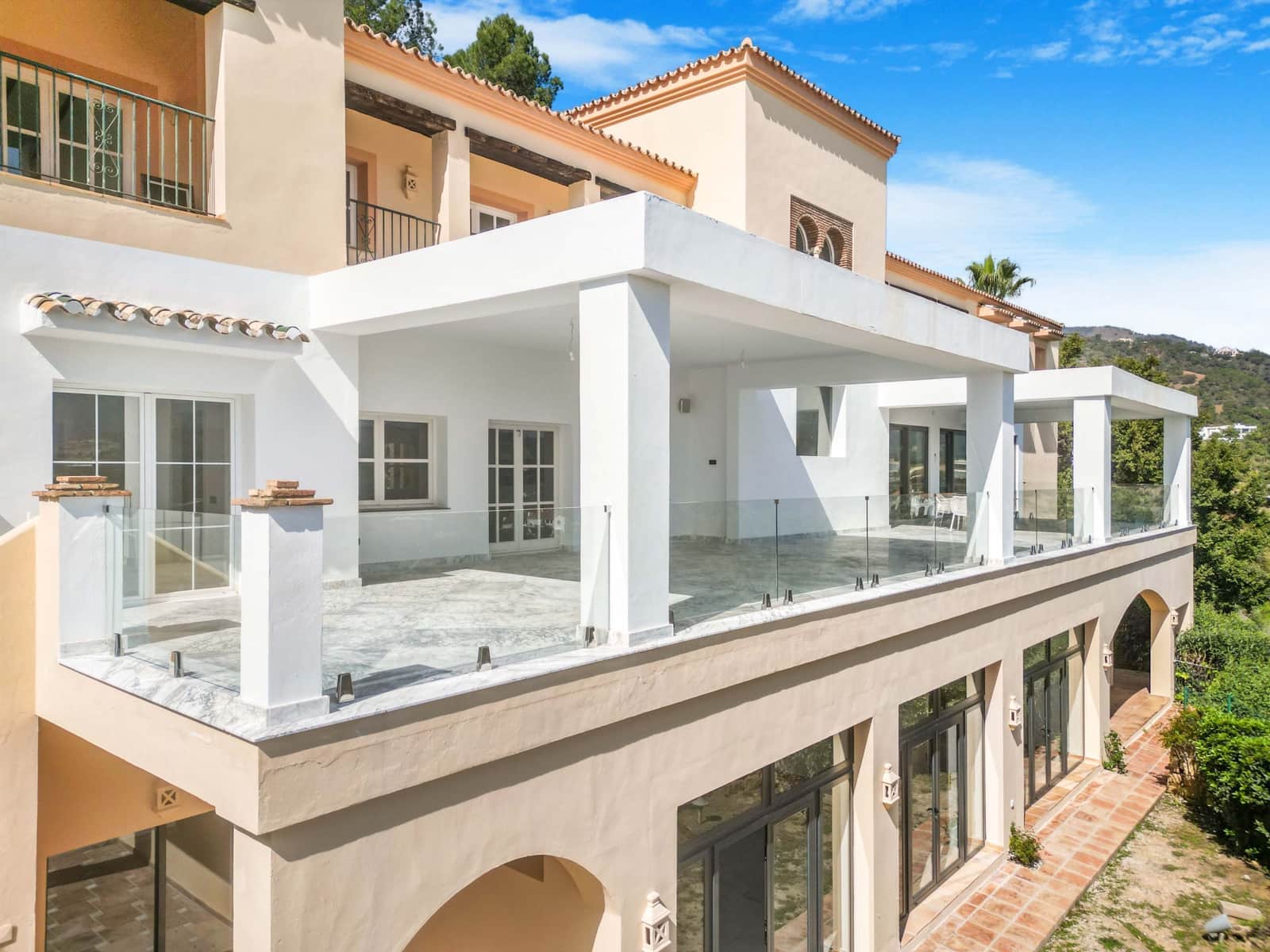 7 soverom Villa til salgs i El Madronal med svømmebasseng garasje - € 3 850 000 (Ref: 8181591)