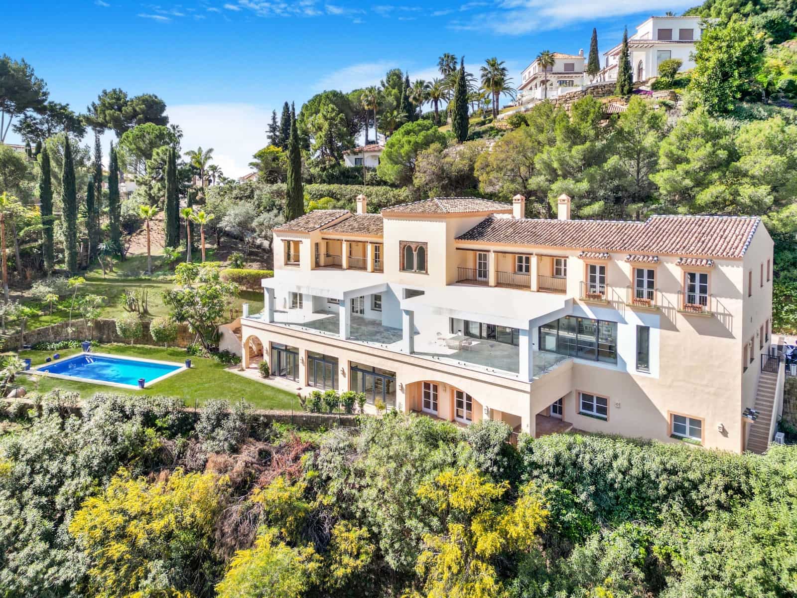 7 soverom Villa til salgs i El Madronal med svømmebasseng garasje - € 3 850 000 (Ref: 8181591)