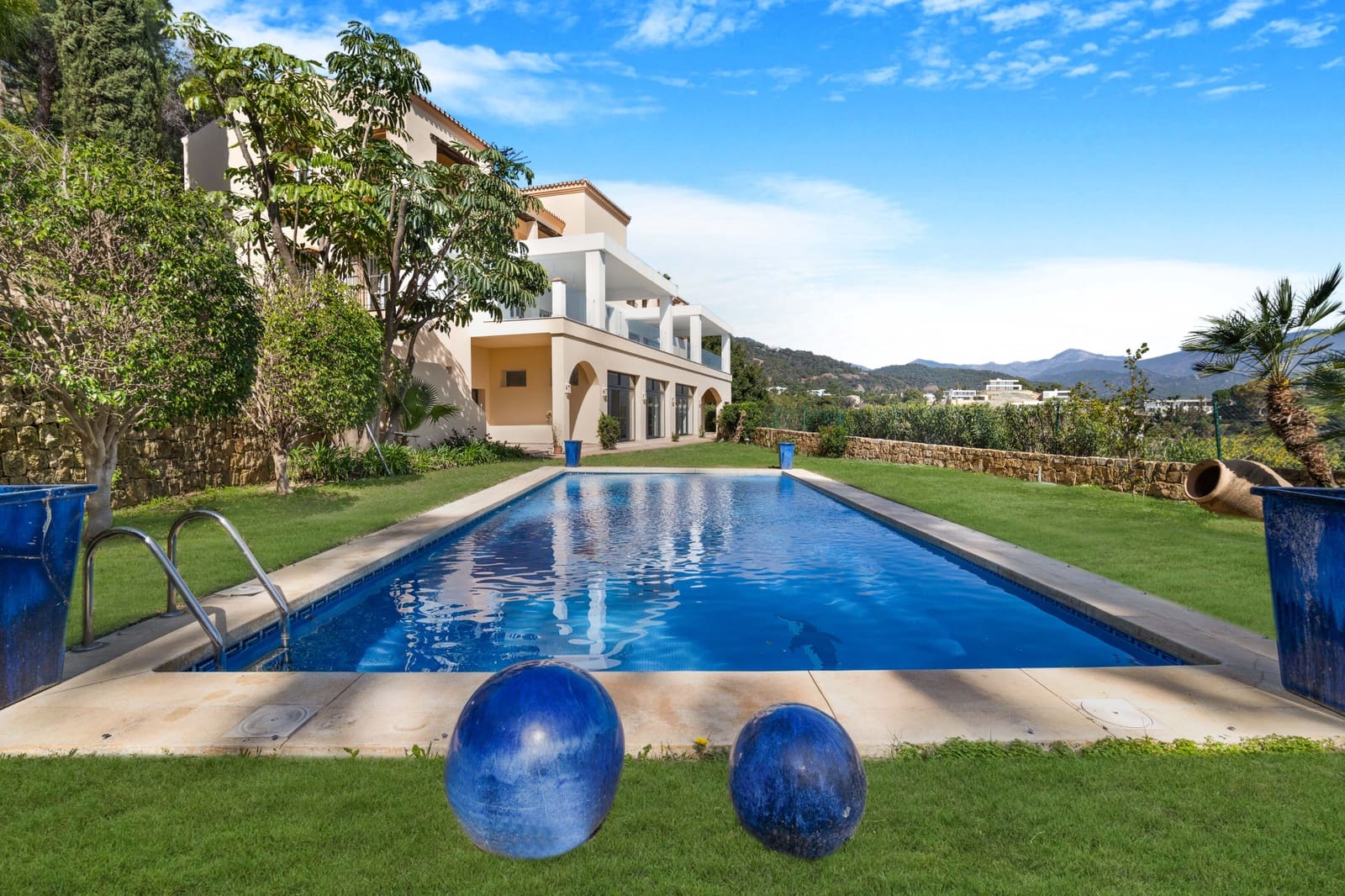 7 soverom Villa til salgs i El Madronal med svømmebasseng garasje - € 3 850 000 (Ref: 8181591)