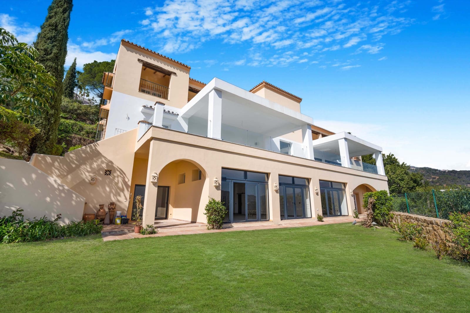 7 soverom Villa til salgs i El Madronal med svømmebasseng garasje - € 3 850 000 (Ref: 8181591)