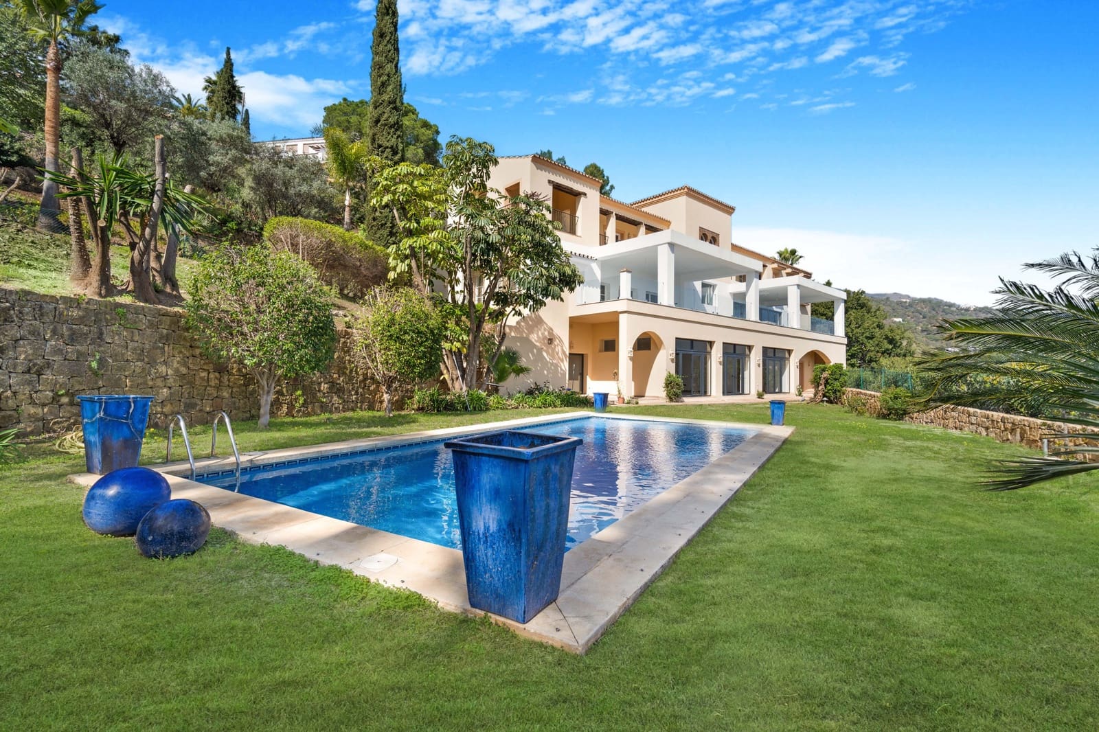 7 soverom Villa til salgs i El Madronal med svømmebasseng garasje - € 3 850 000 (Ref: 8181591)