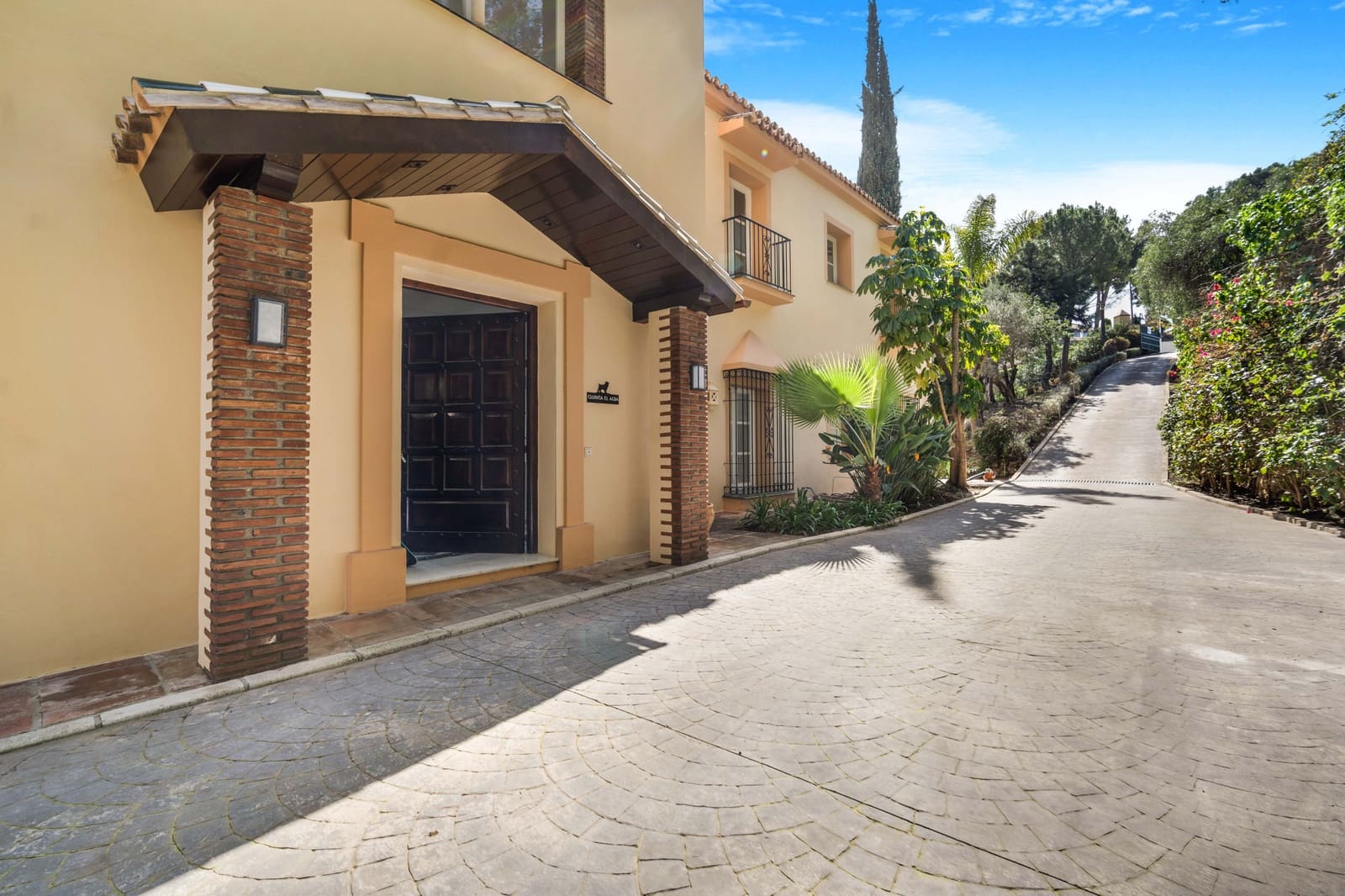 7 soverom Villa til salgs i El Madronal med svømmebasseng garasje - € 3 850 000 (Ref: 8181591)