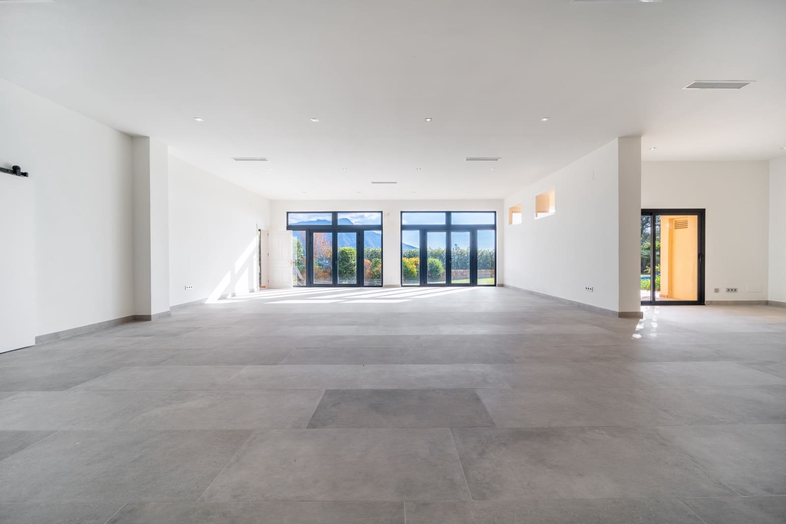 7 sypialnia Willa na sprzedaż w El Madronal z basenem garażem - 3 850 000 € (Ref: 8181591)