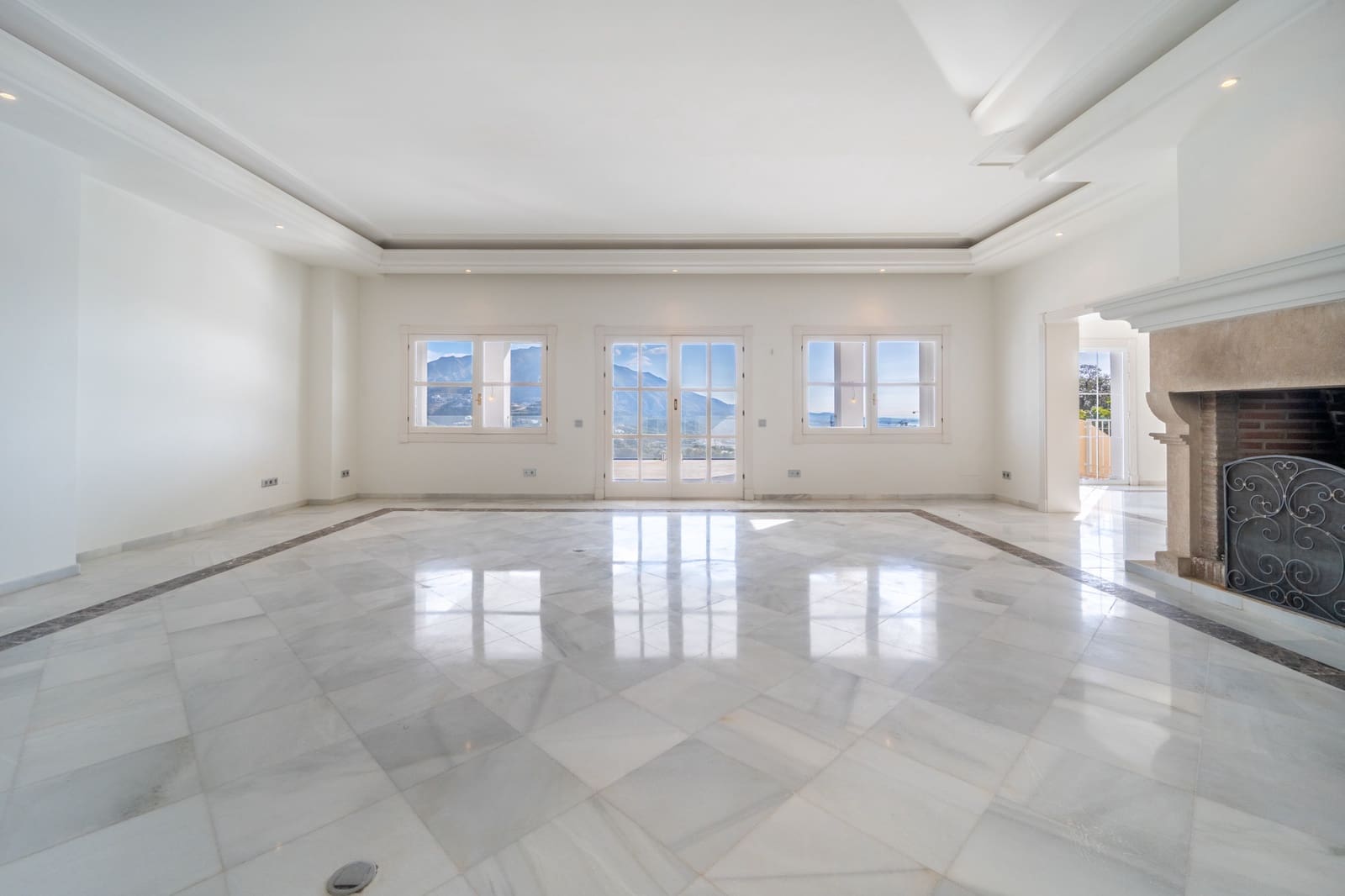 7 sypialnia Willa na sprzedaż w El Madronal z basenem garażem - 3 850 000 € (Ref: 8181591)