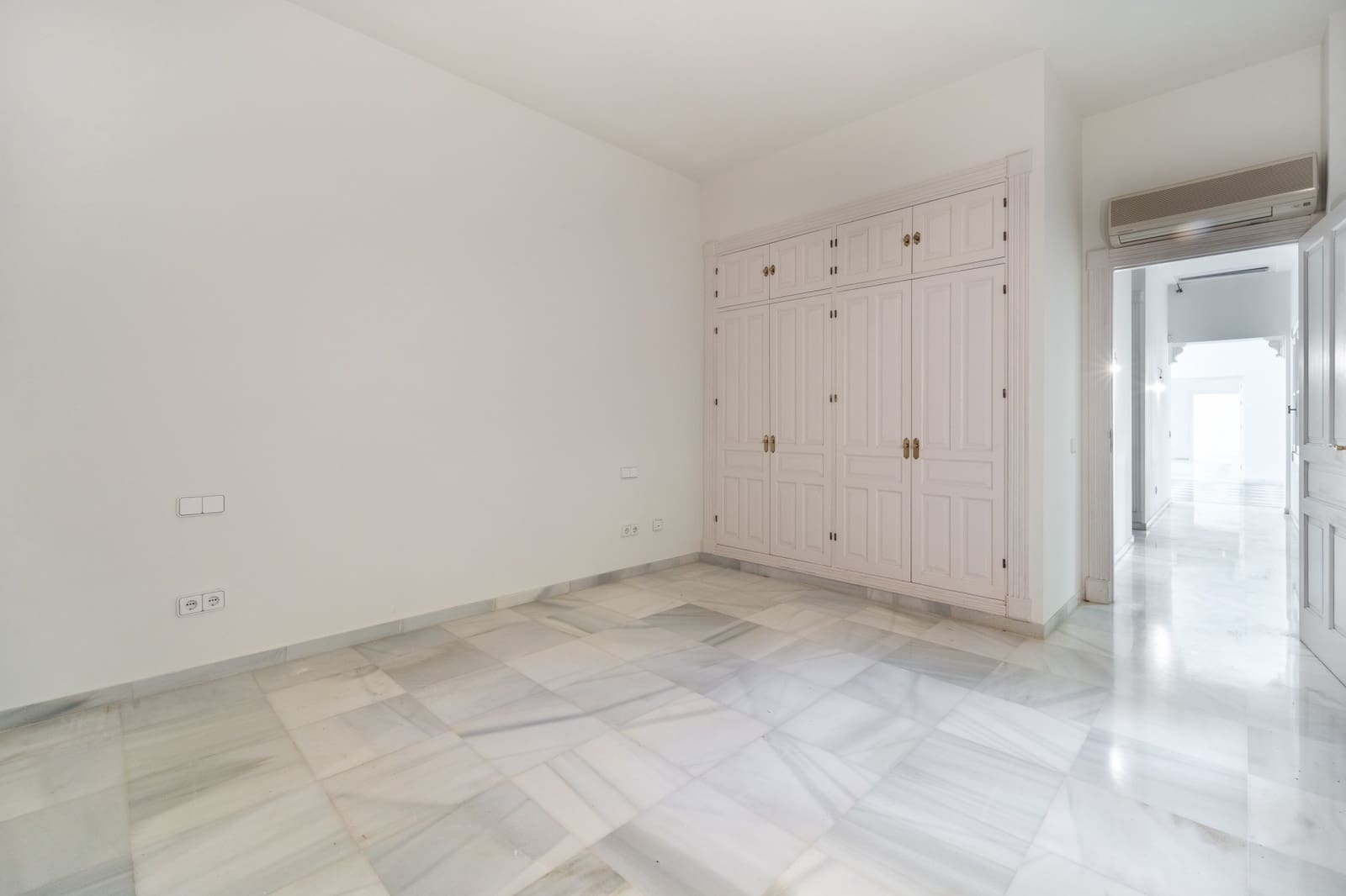 7 sypialnia Willa na sprzedaż w El Madronal z basenem garażem - 3 850 000 € (Ref: 8181591)