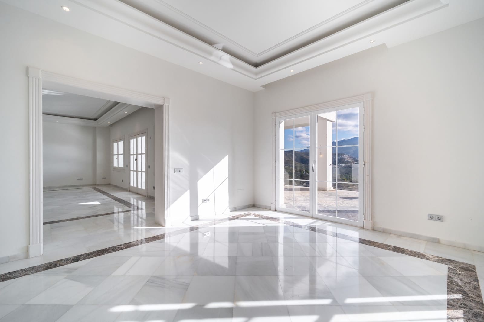 7 sypialnia Willa na sprzedaż w El Madronal z basenem garażem - 3 850 000 € (Ref: 8181591)