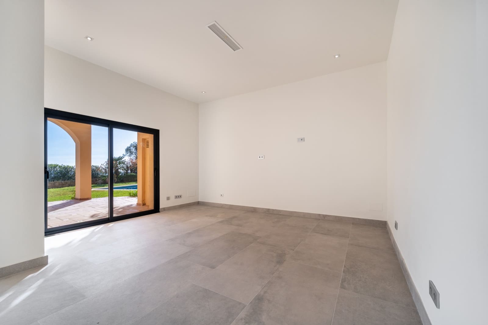 7 sypialnia Willa na sprzedaż w El Madronal z basenem garażem - 3 850 000 € (Ref: 8181591)