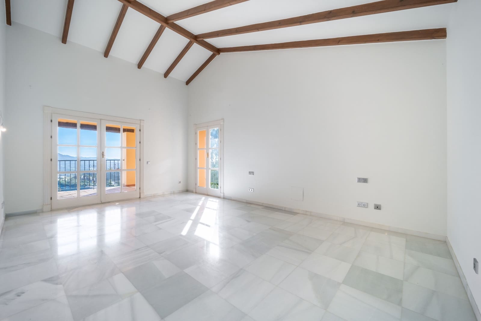 7 sypialnia Willa na sprzedaż w El Madronal z basenem garażem - 3 850 000 € (Ref: 8181591)