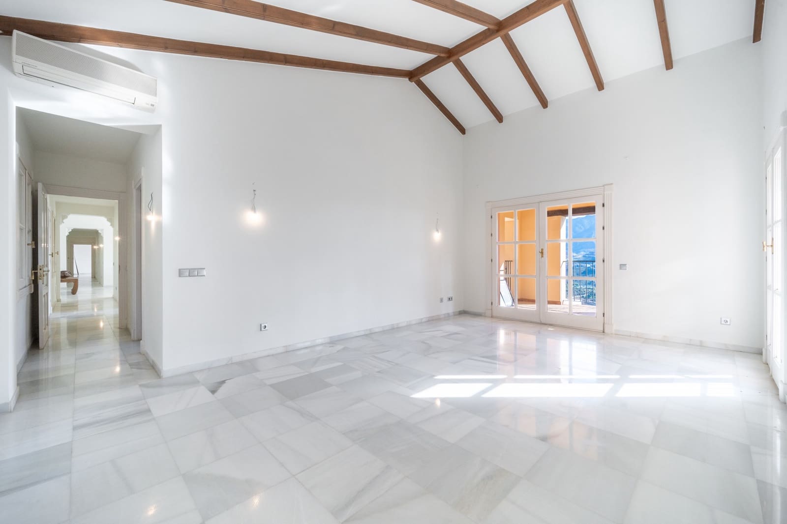 7 sypialnia Willa na sprzedaż w El Madronal z basenem garażem - 3 850 000 € (Ref: 8181591)