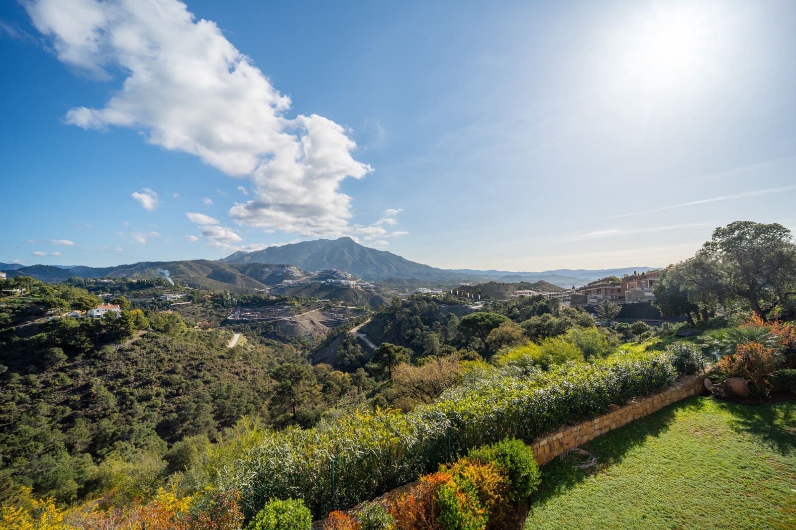 7 sypialnia Willa na sprzedaż w El Madronal z basenem garażem - 3 850 000 € (Ref: 8181591)