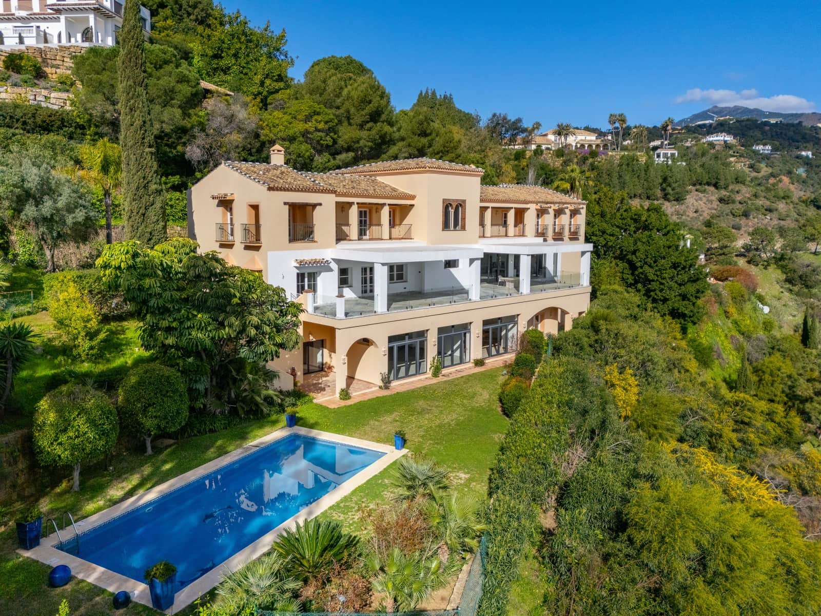 7 sypialnia Willa na sprzedaż w El Madronal z basenem garażem - 3 850 000 € (Ref: 8181591)