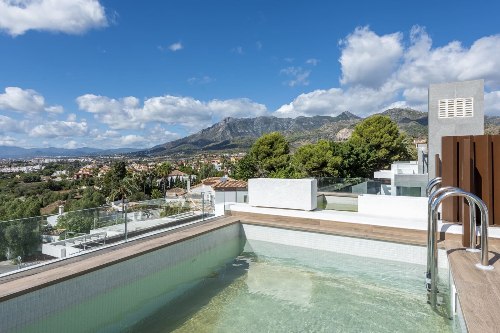 6 soveværelse Byhus til salg i Marbella med swimmingpool garage - € 2.195.000 (Ref: 8195125)