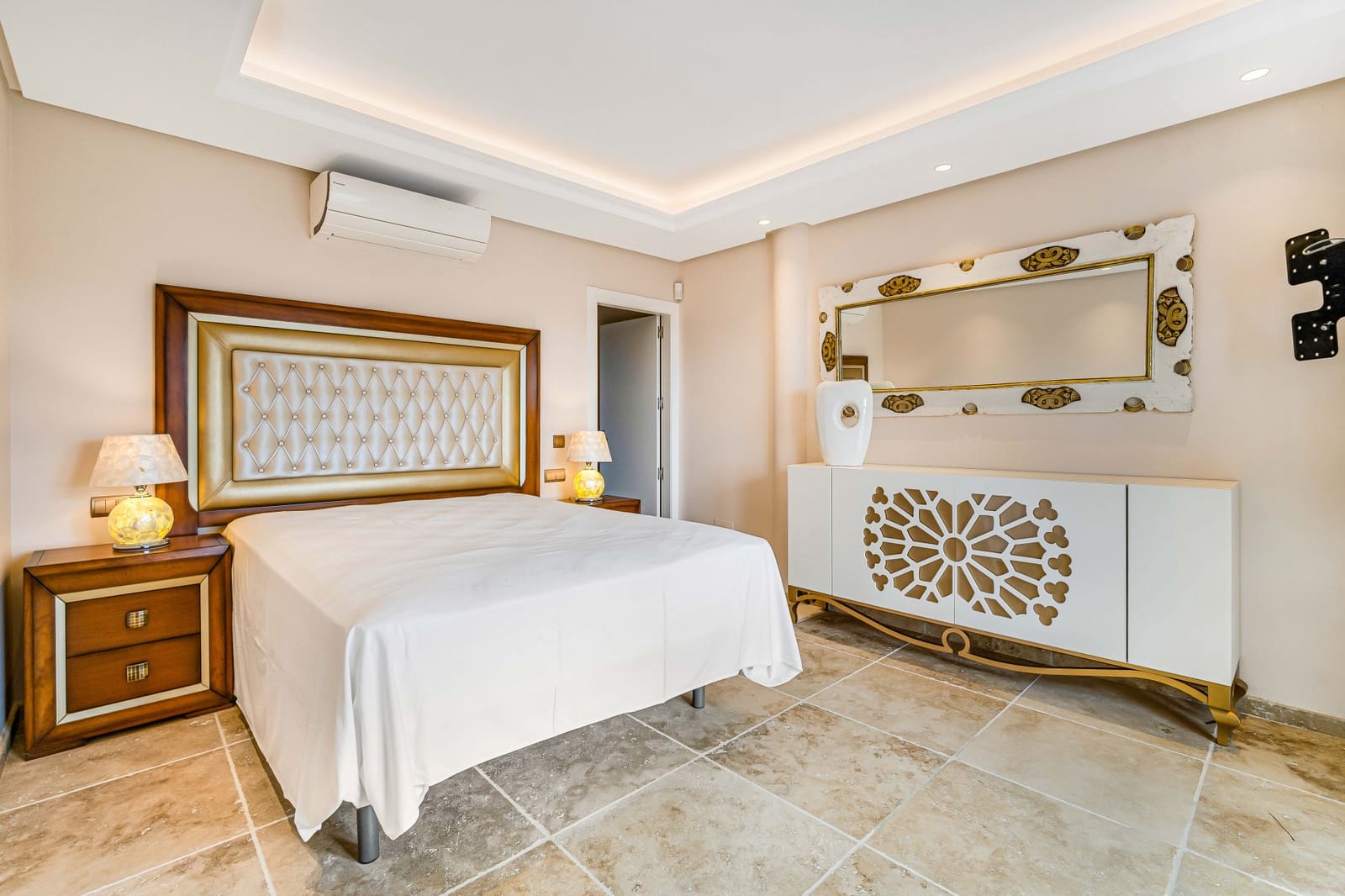 6 soveværelse Villa til salg i El Padron med swimmingpool garage - € 2.995.000 (Ref: 8211258)