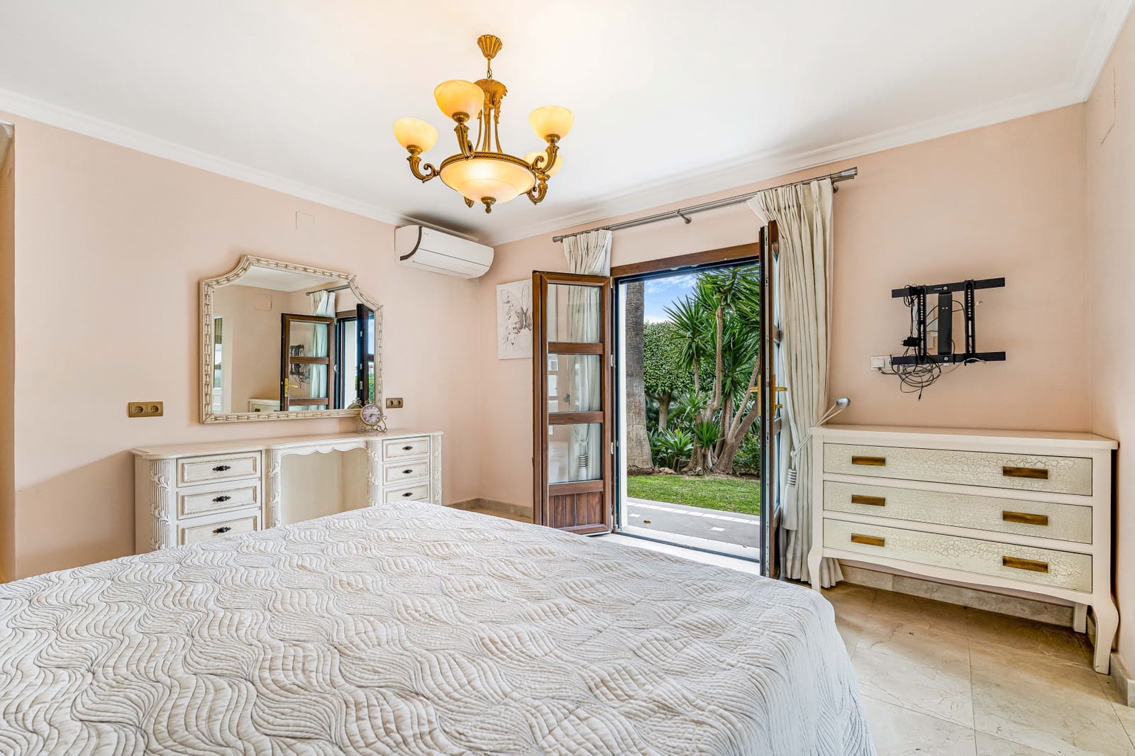 6 soveværelse Villa til salg i El Padron med swimmingpool garage - € 2.995.000 (Ref: 8211258)