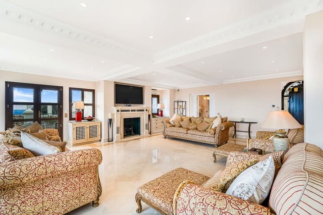 6 soveværelse Villa til salg i El Padrón, Estepona med swimmingpool garage - € 2.995.000 (Ref: 8211258)