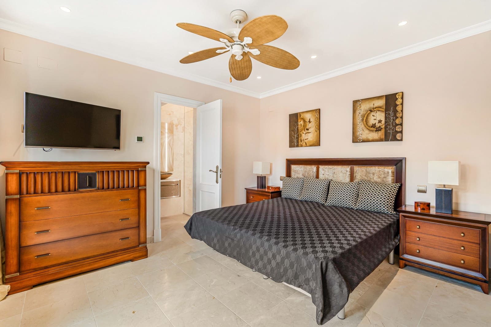 6 soveværelse Villa til salg i El Padron med swimmingpool garage - € 2.995.000 (Ref: 8211258)