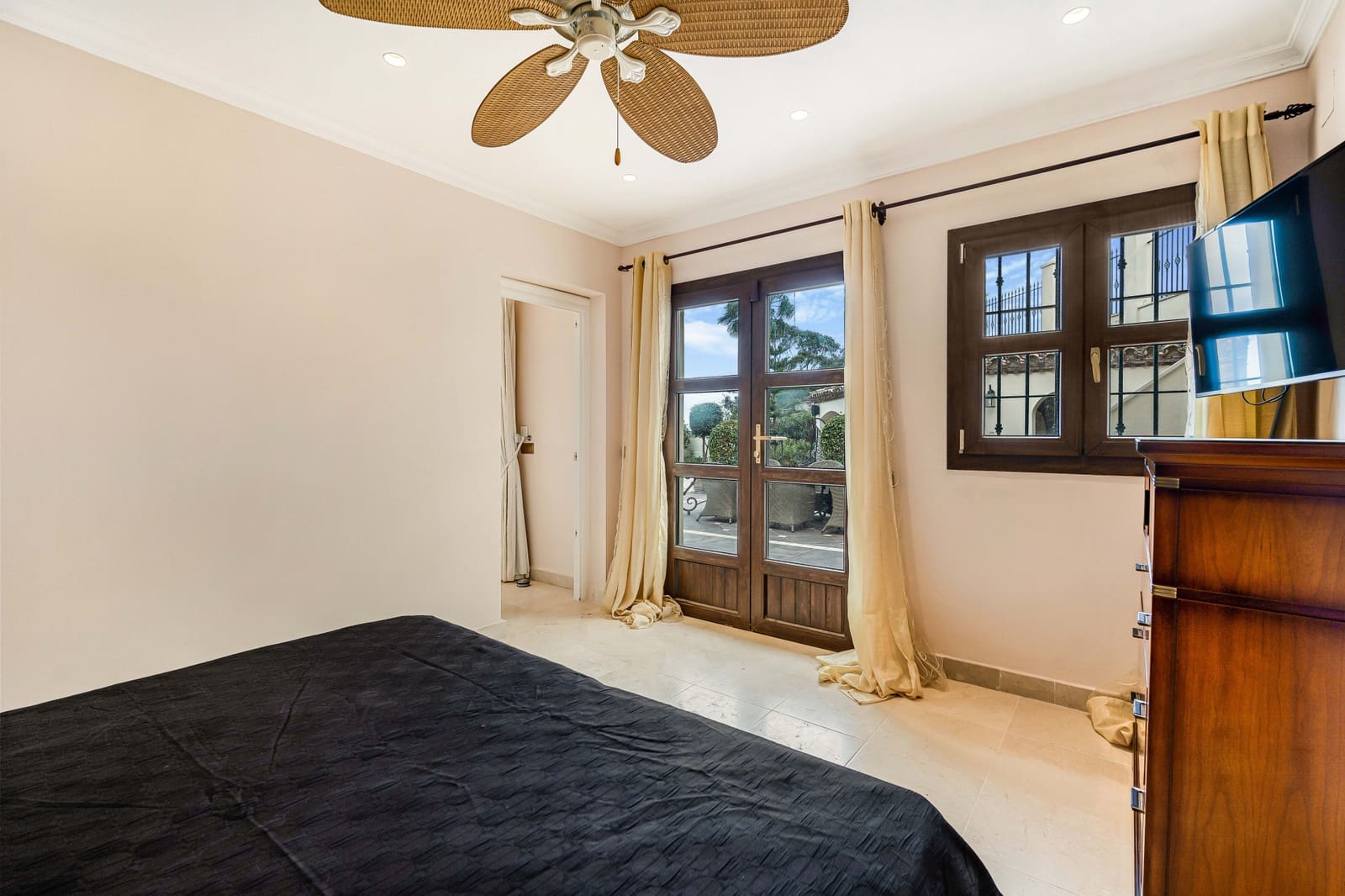 6 soveværelse Villa til salg i El Padron med swimmingpool garage - € 2.995.000 (Ref: 8211258)