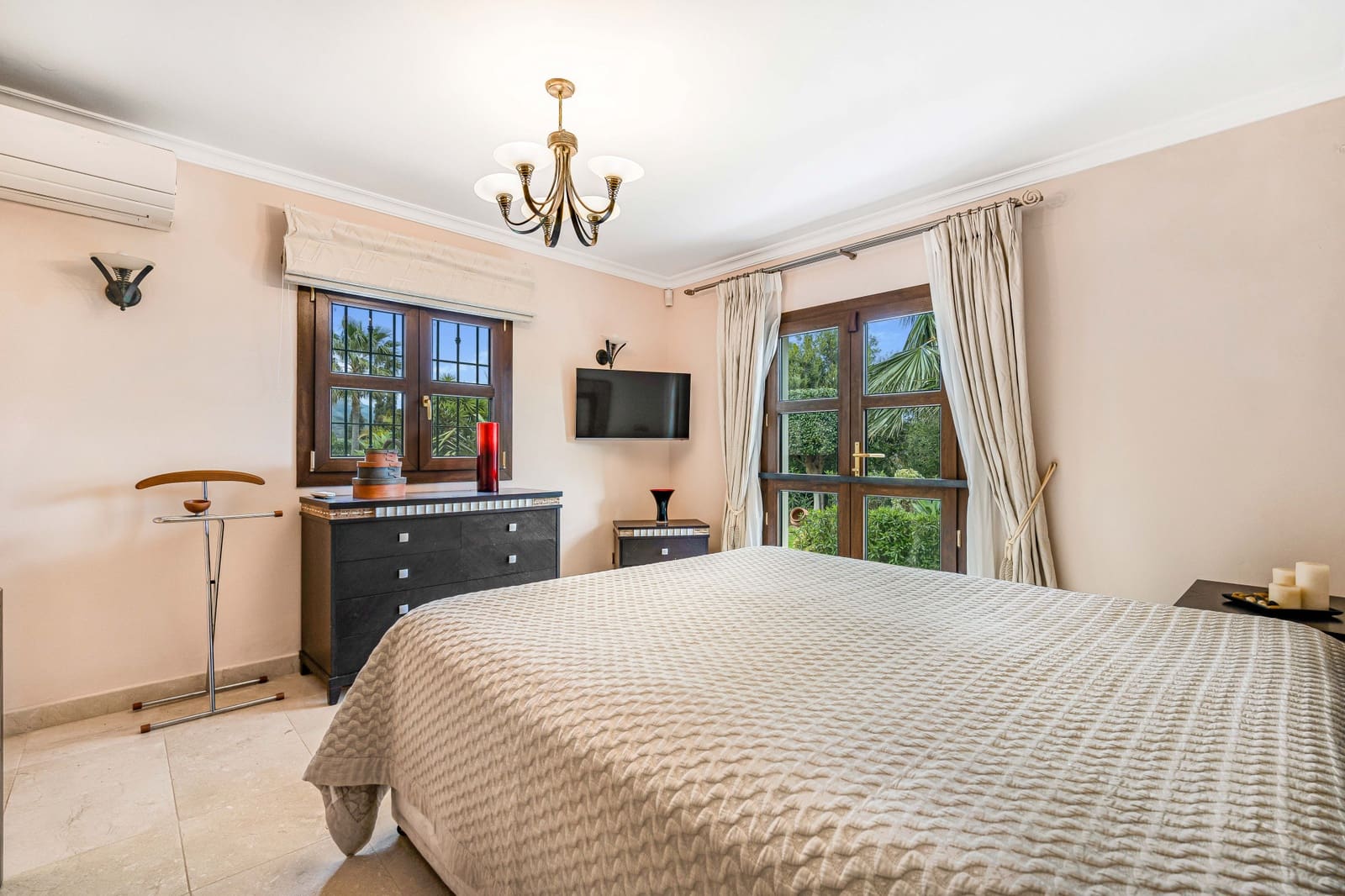 6 soveværelse Villa til salg i El Padron med swimmingpool garage - € 2.995.000 (Ref: 8211258)