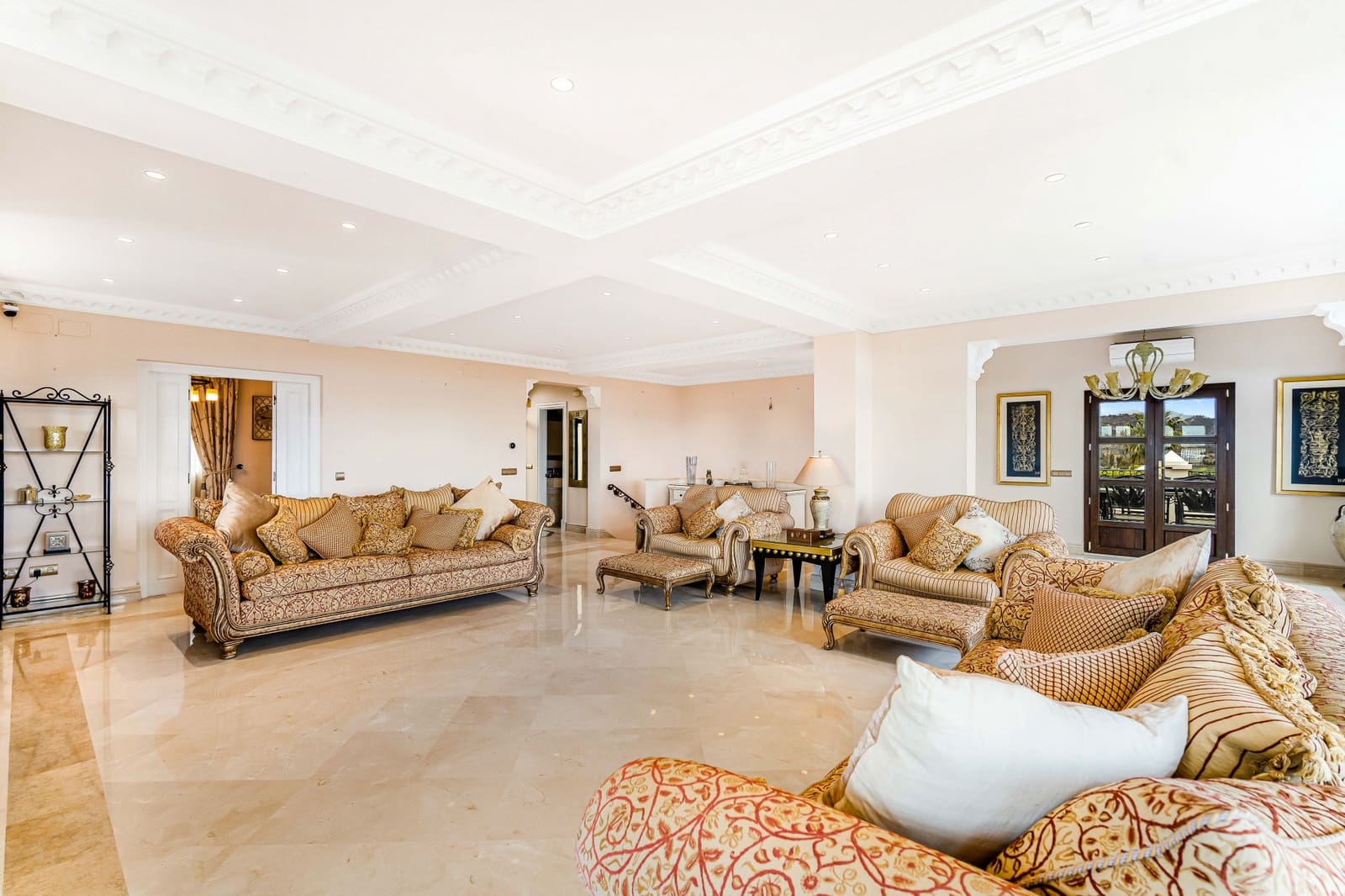6 slaapkamer Villa te koop in El Padron met zwembad garage - € 2.995.000 (Ref: 8211258)