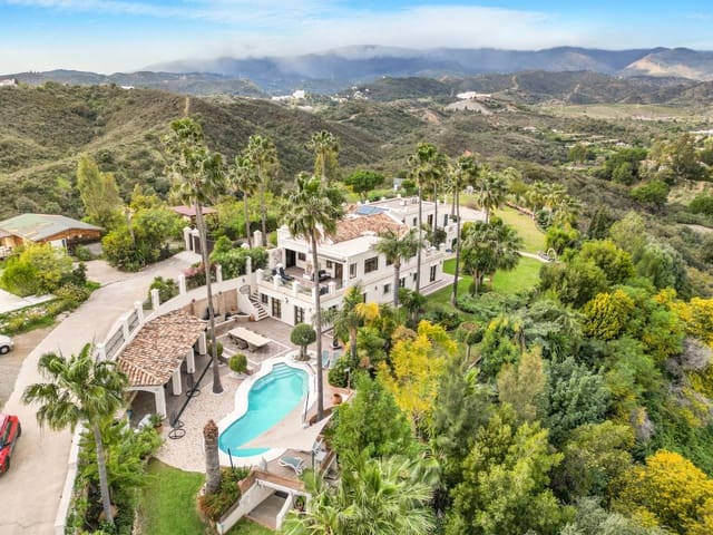 6 bedroom Villa for sale in El Padrón, Estepona with pool garage - € 2,995,000 (Ref: 8211258)
