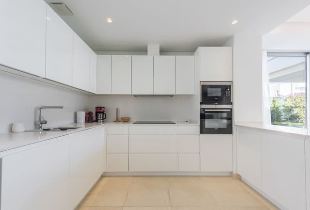 3 soveværelse Villa til leje i Marbella med swimmingpool garage - € 8.000 (Ref: 8232472)