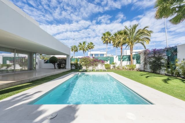 3 soveværelse Villa til leje i Marbella med swimmingpool garage - € 8.000 (Ref: 8232472)