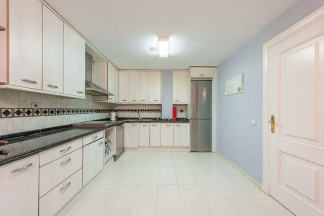 4 chambre Maison de Ville à vendre à Benahavís avec piscine garage - 850 000 € (Ref: 8253851)