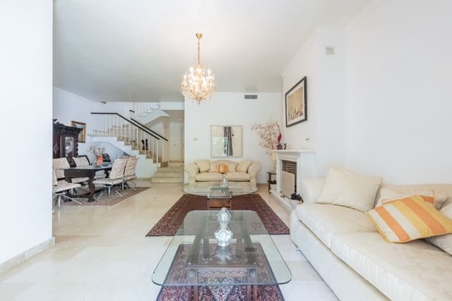 4 chambre Maison de Ville à vendre à Benahavís avec piscine garage - 850 000 € (Ref: 8253851)