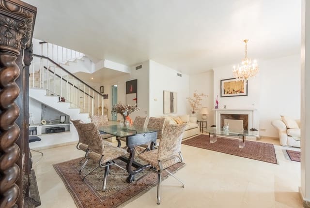 4 chambre Maison de Ville à vendre à Benahavís avec piscine garage - 850 000 € (Ref: 8253851)