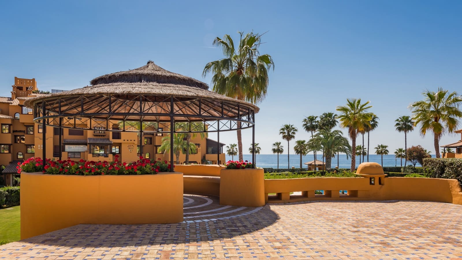 3 sypialnia Apartament na sprzedaż w Estepona z basenem garażem - 2 395 000 € (Ref: 8268090)