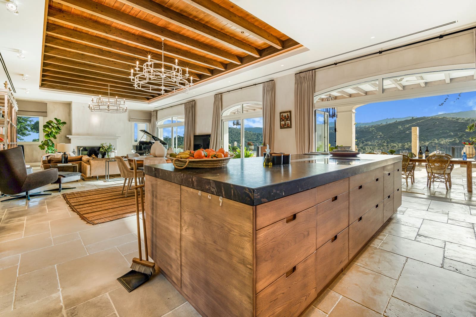 6 sovrum Villa till salu i Benahavis med pool garage - 7 800 000 € (Ref: 8300376)