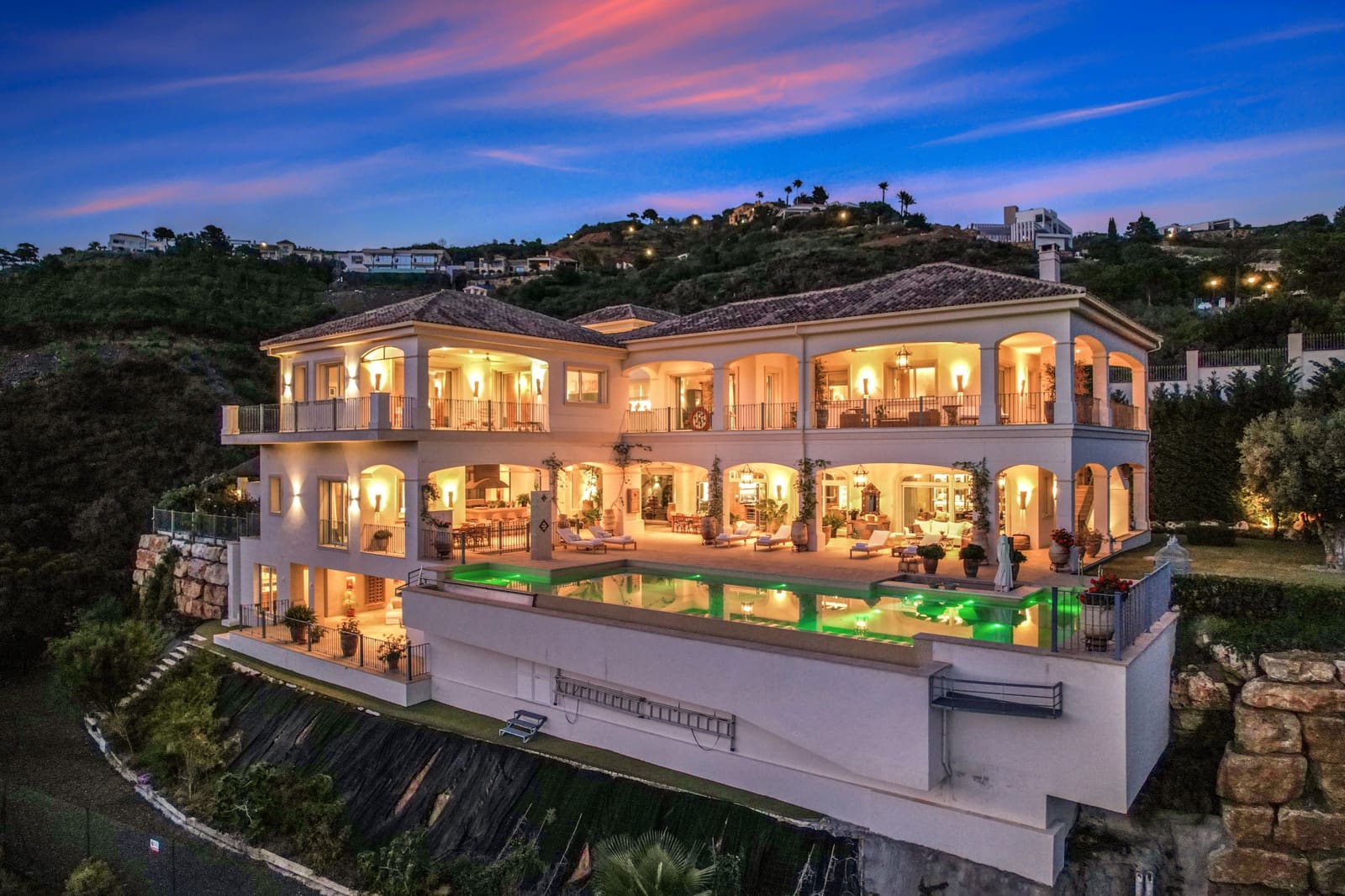 6 sovrum Villa till salu i Benahavis med pool garage - 7 800 000 € (Ref: 8300376)
