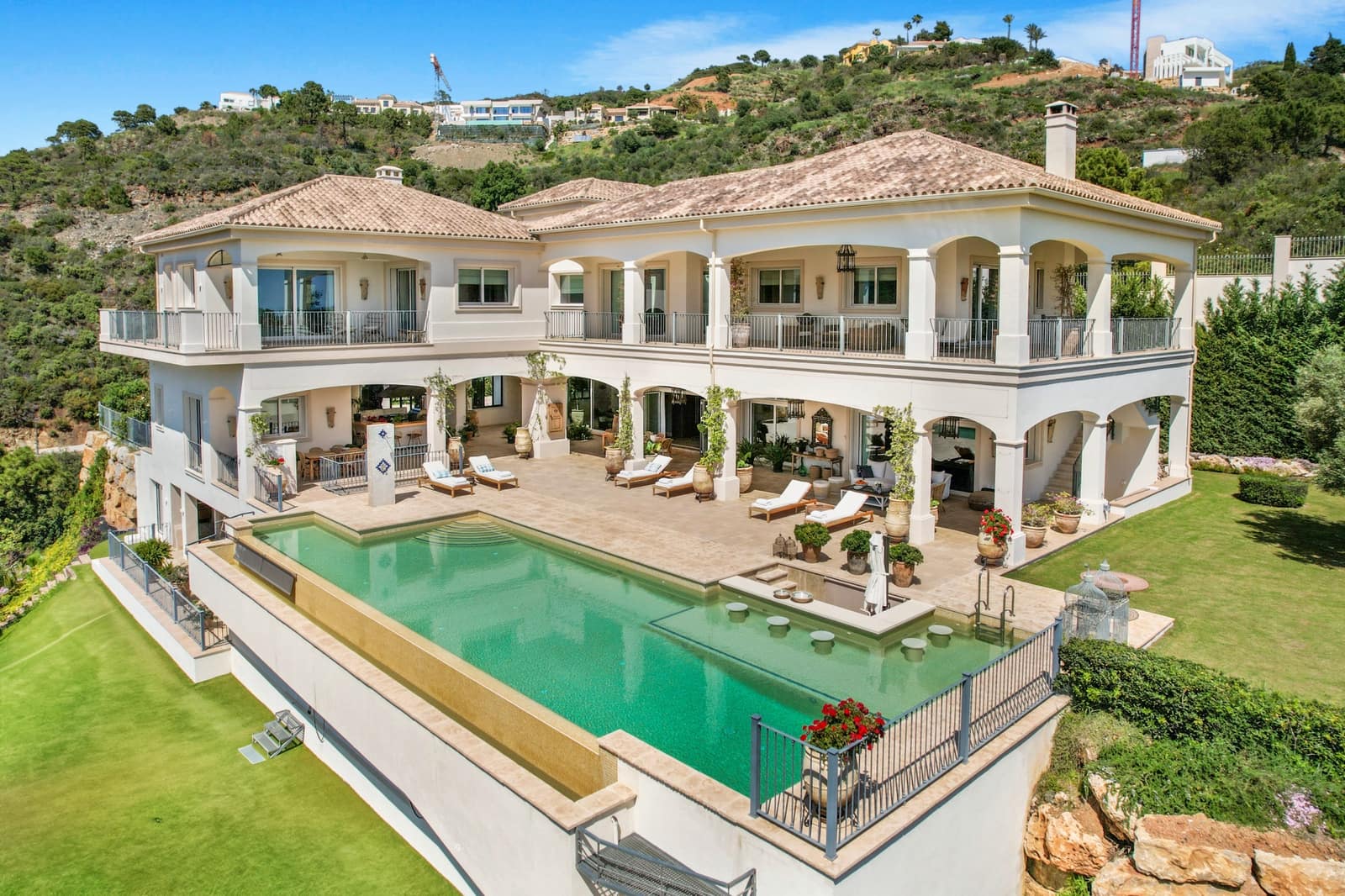 6 sovrum Villa till salu i Benahavis med pool garage - 7 800 000 € (Ref: 8300376)