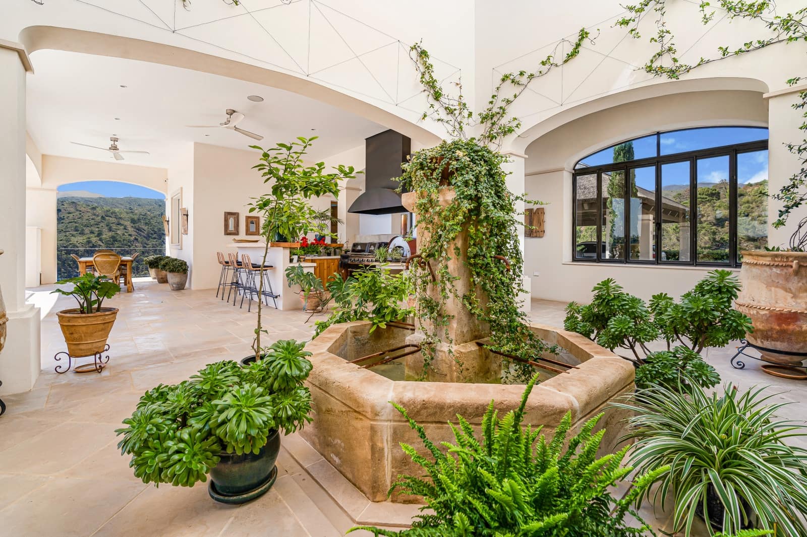6 sovrum Villa till salu i Benahavis med pool garage - 7 800 000 € (Ref: 8300376)
