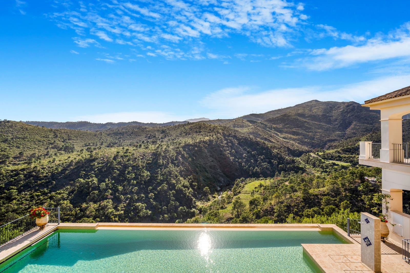 6 sovrum Villa till salu i Benahavis med pool garage - 7 800 000 € (Ref: 8300376)