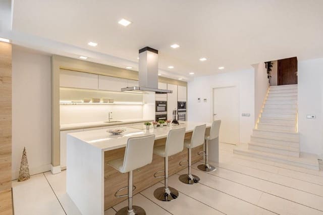 3 soverom Leilighet til salgs i Marbella med svømmebasseng garasje - € 1 995 000 (Ref: 8313743)