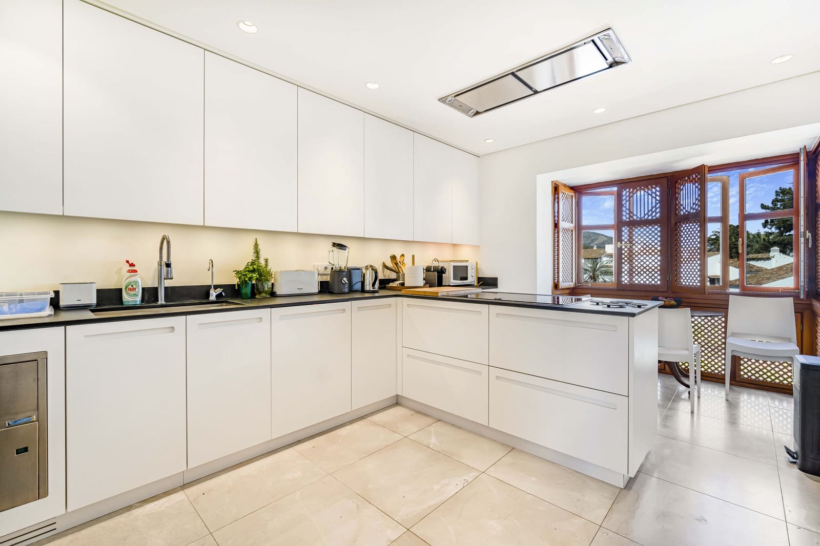 3 slaapkamer Penthouse te huur in Marbella met zwembad garage - € 14.000 (Ref: 8317354)