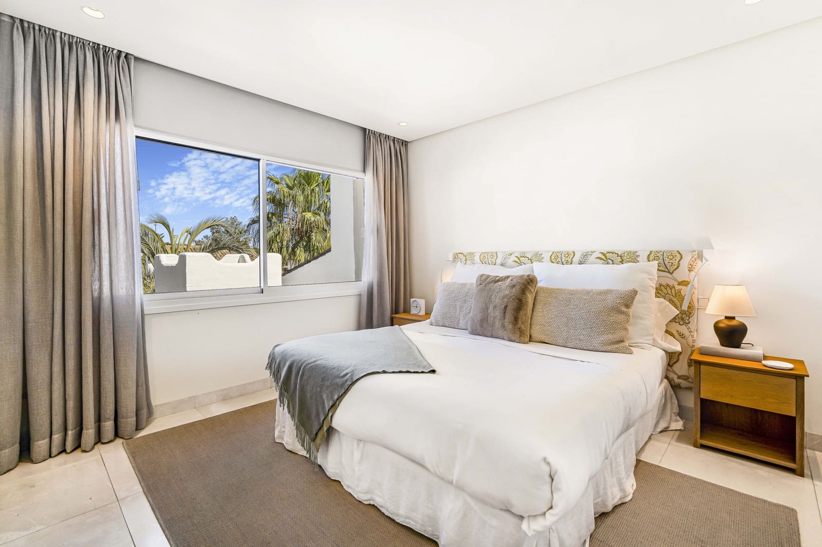 3 slaapkamer Penthouse te huur in Marbella met zwembad garage - € 14.000 (Ref: 8317354)