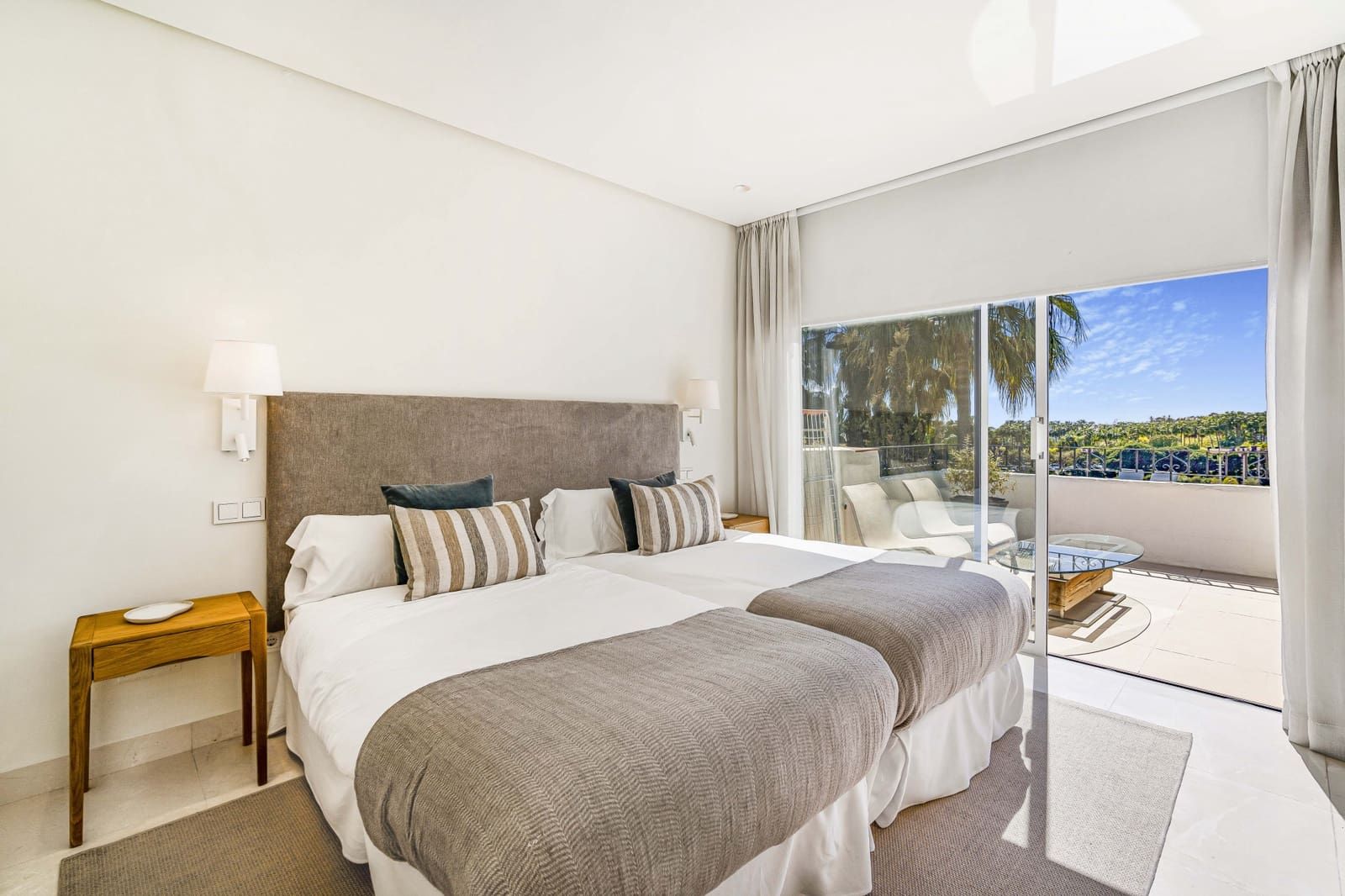 3 slaapkamer Penthouse te huur in Marbella met zwembad garage - € 14.000 (Ref: 8317354)