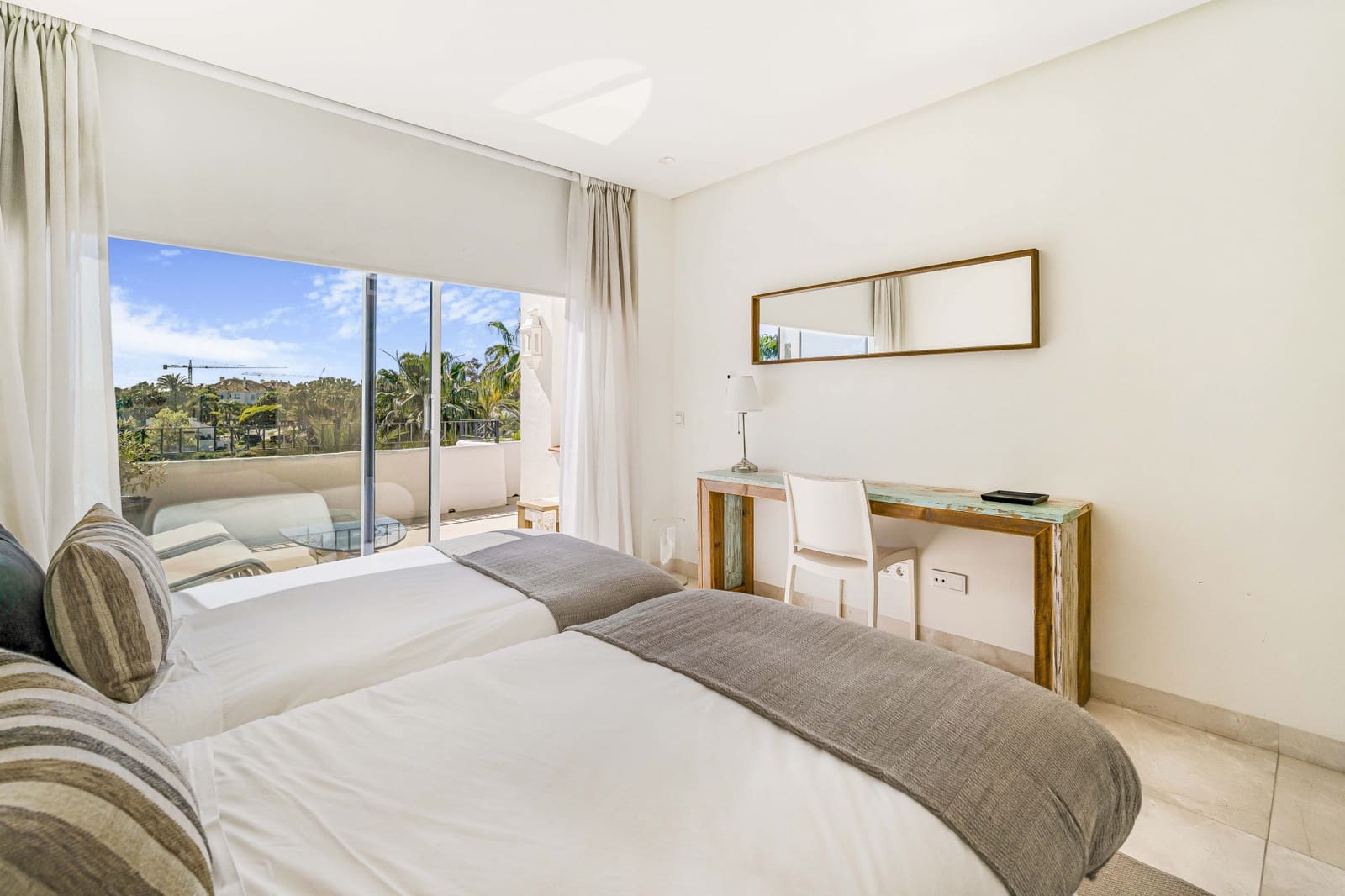 3 slaapkamer Penthouse te huur in Marbella met zwembad garage - € 14.000 (Ref: 8317354)